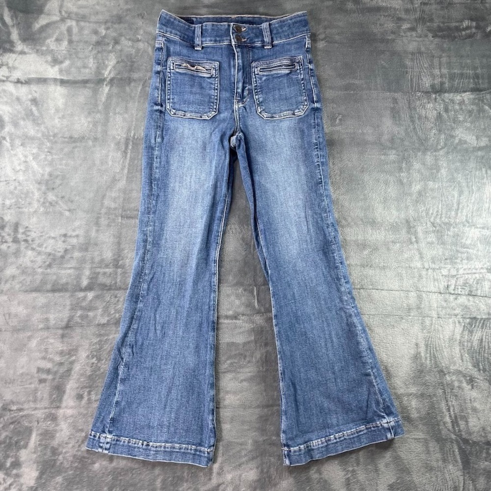 American Eagle Womens size 4 Short Medium Wash Super High Rise Flare Jeans